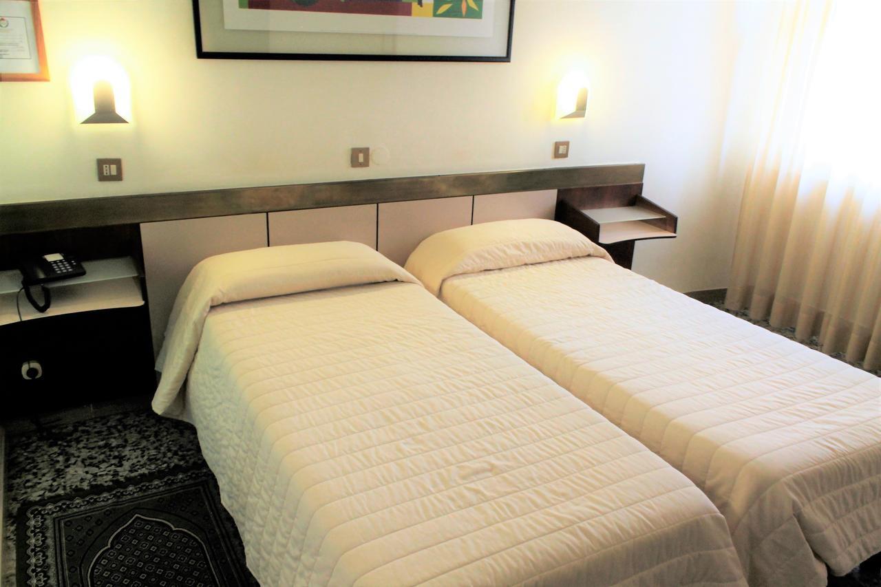 Hotel Napoleon Rimini Kültér fotó